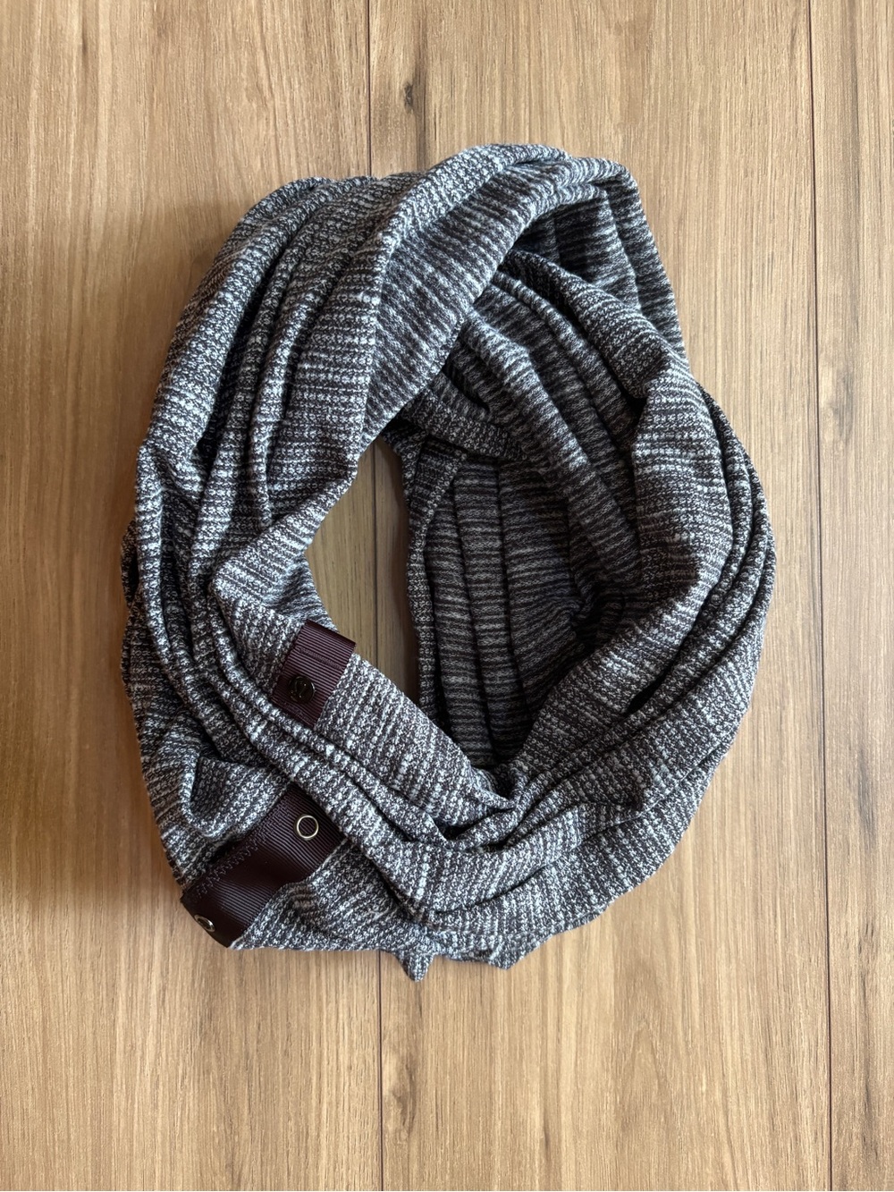 Lululemon Women's Black/Gray Vinyasa Convertible Snap Wrap Infinity Scarf